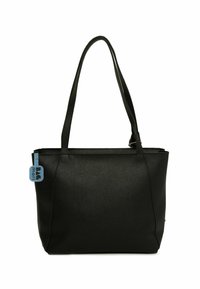 Fekete textúrájú bőr bevásárlótáska két hosszú húzózsinórral, cipzárral és egy kék címkével. Egyszerű, téglalap alakú, látható minták nélkül.