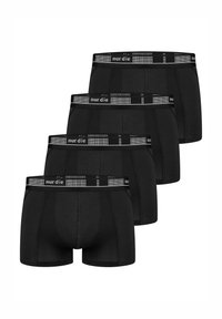 Fyra svarta boxerkalsonger staplade på varandra, varje med märkta elastiska midjeband med texten "nurdie" och meshinfällda sidor.