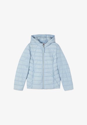 Giacca trapuntata azzurro chiaro con cappuccio, cerniera frontale e due tasche laterali, stesa su uno sfondo bianco.