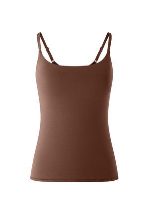 Camisole marron ajustée pour femme avec bretelles fines réglables et encolure carrée sur fond blanc.