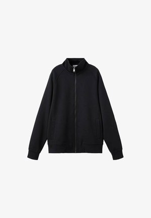 Črna zip-up huppa z visokim ovratnikom, dolgimi raglan rokavi in stranskimi žepi. Narejena iz mehkega, teksturiranega blaga z udobnim krojem.