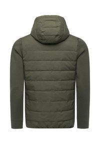 Oliivinvihreä takki, jossa on pehmustettu, tikattu selkäosa, huppu ja pitkät hihat. Valmistettu sileästä kankaasta, jossa on resorit hihojen suissa.