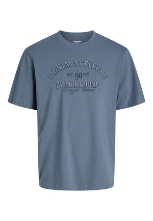 Blaues T-Shirt mit kurzen Ärmeln und Rundhalsausschnitt, auf der Vorderseite mit dem Aufdruck "Denim Attitude Est. 90 Div. von Jack & Jones Rugged Denim".