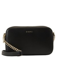 Borsa a tracolla nera DKNY con esterno in pelle texturizzata, chiusura con zip e catena e tracolla in tonalità oro. Forma rettangolare compatta.