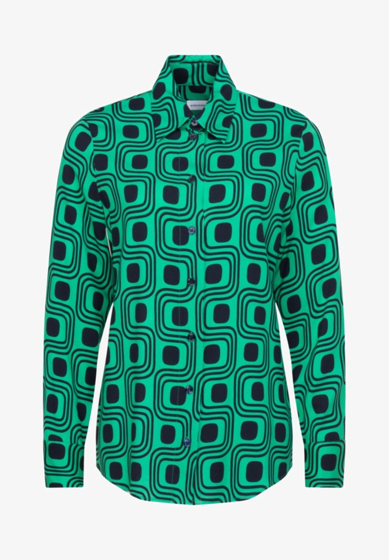 Grön knäppt skjorta med svarta retro geometriska mönster, klassisk krage och långa ärmar. Slätt tyg med en polerad yta.