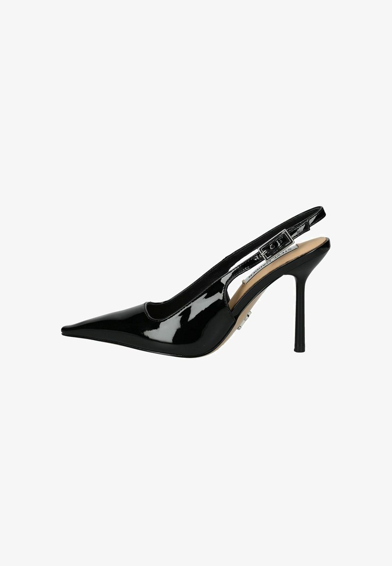 Escarpin slingback en cuir verni noir avec un bout pointu, un talon aiguille et un design découpé. Il présente un accent de boucle métallique.