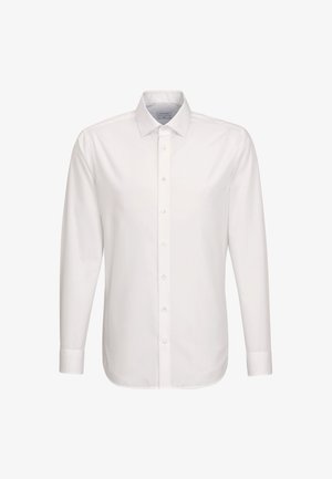 Witte, slim-fit overhemd met lange mouwen, knoopsluiting aan de voorkant en klassieke kraag, weergegeven tegen een effen achtergrond.