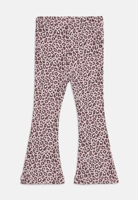 Rosa utsvängda leggings med ett svart leopardmönster, tillverkade av ett mjukt, stretchigt material med en slät yta.