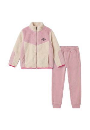 Survêtement pour enfants en deux pièces, comprenant une veste en polaire rose clair avec des panneaux crème et un pantalon de jogging assorti rose avec taille élastique.