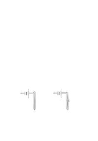 Orecchini a perno in argento con un design elegante e allungato, caratterizzati da una finitura liscia e lucida. Include una chiusura standard a perno e retro.