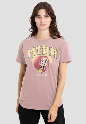 Rosa Baumwoll-T-Shirt mit einem zentralen Grafikmotiv eines Cartoon-Charakters namens Mira, mit "MIRA" in fettem gelben Text darüber.