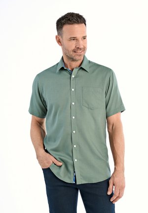 Korte mouwen groene shirt gemaakt van gladde stof, met een borstzak, knoopsluiting en een gemusterde binnenkraag.