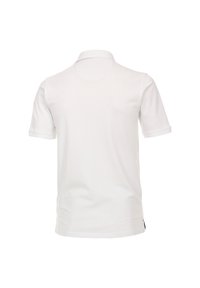 Polo bianco con colletto classico, maniche corte e una texture liscia. Nessun motivo o accento visibile.