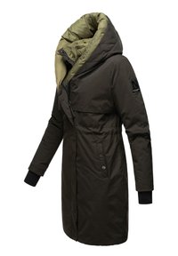 Lång, mörk olivfärgad parka med hög krage och avtagbar huva. Har dragkedjestängning, sidfickor och ribbade ärmslut. Fodrad i grönt.