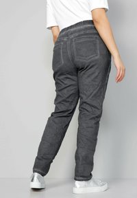 MIAMODA Teplákové kalhoty - gray denim