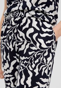 s.Oliver GEMUSTERTE WIDE LEG - Broek - navy