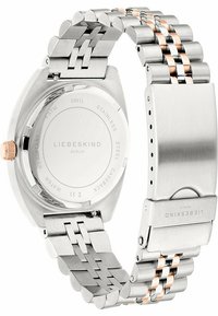 RVS horlogeband met rose-gouden accenten, ronde achterkant en gegraveerde merknaam, met een elegante, gepolijste afwerking.