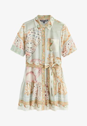 Kurzarm-Kleid mit durchgehendem Knopfverschluss, Muschelmuster, Kragen, Brusttasche und gebundenem Taillengürtel in sanften Pastellfarben.