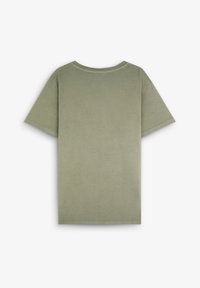Olijfgroene T-shirt met korte mouwen, gemaakt van zachte stof, met een ronde hals en een eenvoudig, onversierd ontwerp.
