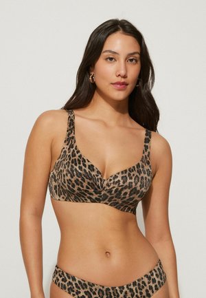 Soutien-gorge à imprimé léopard avec larges bretelles, un décolleté en V et un tissu doux. Les bonnets présentent un détail froncé, et les couleurs sont beige et noir.