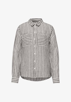 Camisa de manga larga con botones, rayas verticales en gris y blanco, dos bolsillos en el pecho con rayas horizontales y cuello puntiagudo.