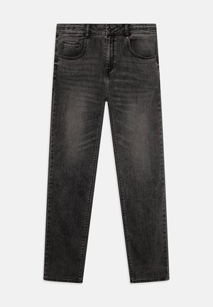 Jeans de ganga preta com um design de perna reta, apresentando detalhes de desbotamento, uma cintura clássica e estilo de cinco bolsos.