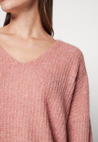 Vero Moda Strickpullover - light pink