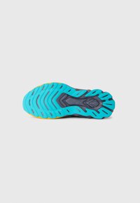 Semelle de chaussure avec un design bleu et noir, présentant des rainures texturées et des accents jaunes sur le bord pour une meilleure traction.