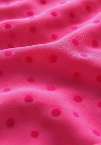 Next REGULAR FIT - BOW DETAIL SHEER - Bluse - bright pink flocked spot