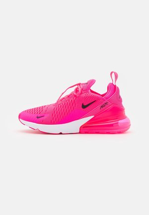 Zapatilla Nike Air Max 270 de color rosa brillante con logos negros, suela blanca y cojín de aire visible en el talón, vista de perfil.