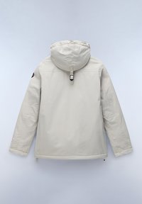 Giacca beige chiaro con cappuccio, texture liscia, cinturino regolabile al collo e aperture laterali con zip. Presenta un logo sulla parte superiore del braccio.