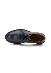 Scarpa da donna in pelle blu scuro con punta rotonda, design con lacci e superficie liscia. L'interno presenta una soletta marrone.