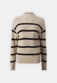 Beżowy sweter z dzianiny z czarnymi, poziomymi paskami, wysokim dekoltem, długimi rękawami oraz ściągaczami na mankietach i u dołu. Miękka faktura i lekka konstrukcja.