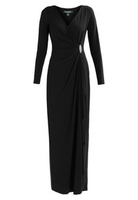 Svart långärmad golvlång klänning med V-halsringning, sidodragning och en silvrig smyckad broschdetalj vid midjan.