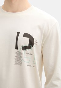 Thumbnail Image 4