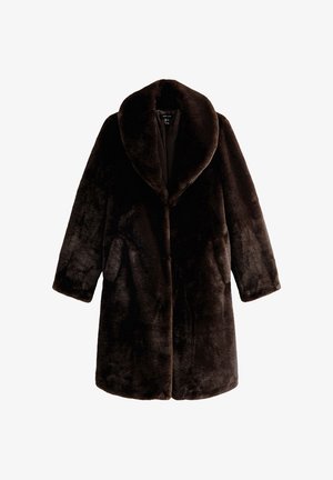 Bruine nepbontjas met een brede kraag, losse pasvorm, verborgen sluiting aan de voorkant en twee zijzakken; zachte textuur en fluffy uitstraling.