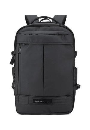 Zwarte rechthoekige rugzak met gewatteerde riemen, meerdere ritssluitingvakken, zijzakken en een voorkantlabel met de tekst "AOKING BACKPACK."