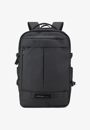 Zwarte rechthoekige rugzak met gewatteerde riemen, meerdere ritssluitingvakken, zijzakken en een voorkantlabel met de tekst "AOKING BACKPACK."