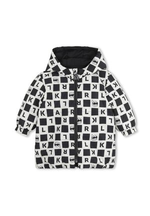 Veste matelassée noire et blanche pour enfants avec capuche et fermeture éclair, présentant un motif à carreaux de lettres et de visages de dessins animés.