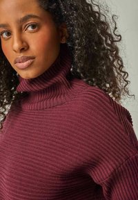 YOU LOOK PERFECT BAILEY -   MERINO WOOL KNITTED TURTLENECK PULLOVER - Strickpullover - bordeaux