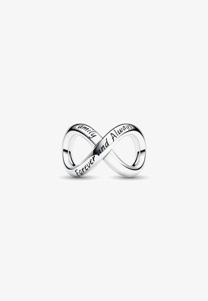 Anello infinito in argento sterling con testo inciso: "Famiglia" e "Per sempre e sempre." Superficie liscia con finitura lucida.