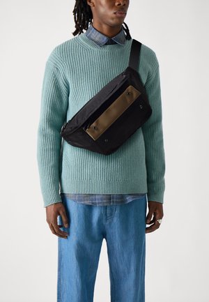 Cross body bag - black