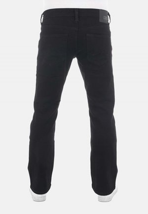 Schwarze Jeans mit geradem Bein-Design, ausgestattet mit Gesäßtaschen mit schrägen Klappen und einem geprägten Lederpatch an der Taille.