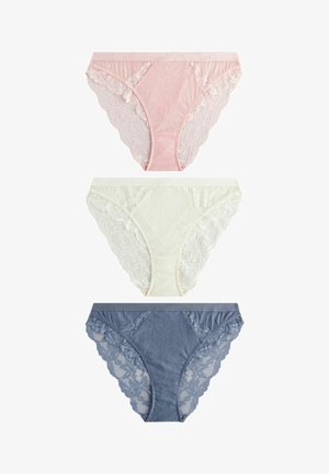 Trois paires de culottes pour femmes : rose clair, crème et bleu foncé. Chacune présente des accents en dentelle florale sur les côtés et un tissu lisse.