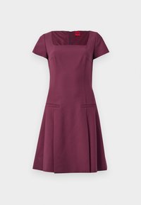 Rochie burgundă cu decolteu pătrat, mâneci scurte și buzunare laterale. Confecționată dintr-un material structurat, având un fermoar ascuns la spate.