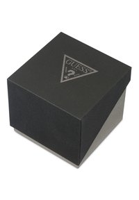 Čierna darčeková škatuľa s textúrou, na vrchu so štvorcovým logom, so sivou spodnou časťou a hladkým povrchom.