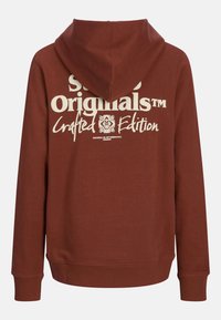 Hnedá mikina s kapucňou so súvislou textúrou. Na zadnej strane je natlačený text "Super Originals™ Crafted Edition" v smotanovej farbe. Dlhé rukávy s rebrovanými manžetami.