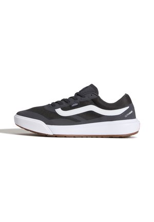 Sorte Vans Ultrarange sneakers med hvid sideliste, hvid mellemsål, sorte snørebånd og brun gummiydersål, vist i profil på hvid baggrund.
