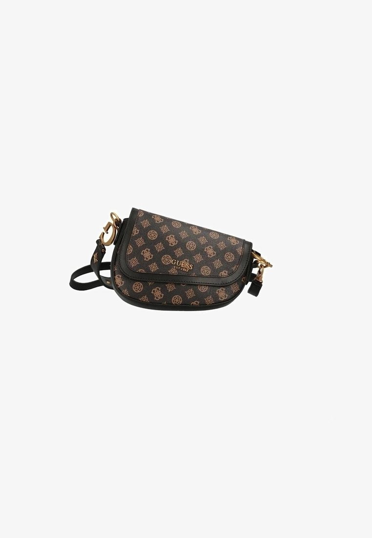 Sac bandoulière Guess compact marron et noir avec logo doré, motif de cercles et lettres, et bandoulière ajustable avec garnitures dorées.