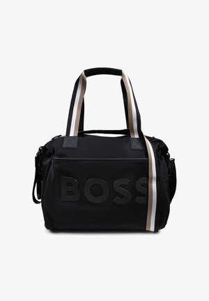 Borsa duffle nera in nylon con logo "BOSS" in rilievo, dotata di manici superiori doppi, una tracolla rimovibile e dettagli a strisce in bianco e oro.